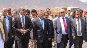 بن دغر وعدد من وزراء الحكومة في زيارة تفقدية لميناء عدن