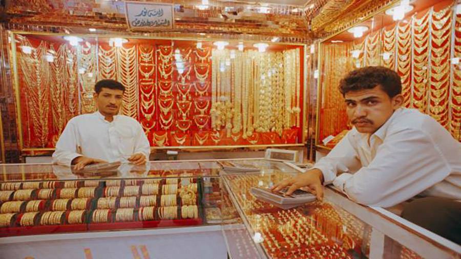 صنعاء: مليشيا الحوثي تفرض ضرائب جديدة وتجار الذهب يضربون