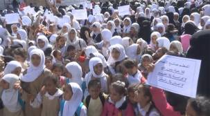 تظاهرات للمعلمين في تعز والمليشيا تعتدي على وقفة احتجاجية بصنعاء