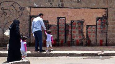 اليمنيون يواجهون &quot;الكوليرا&quot; والحرب بالرسم على الجدران